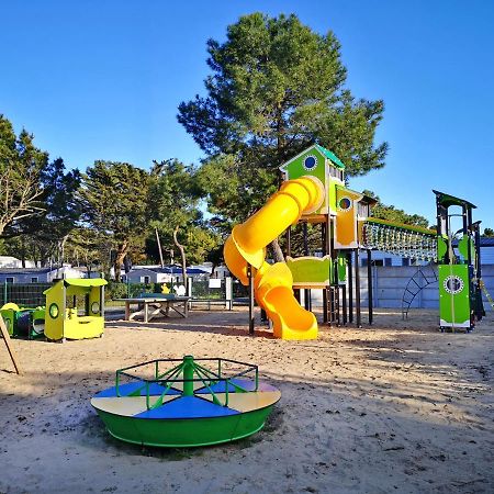 Hotel Camping Le Clos Des Pins Saint-Hilaire-de-Riez Esterno foto