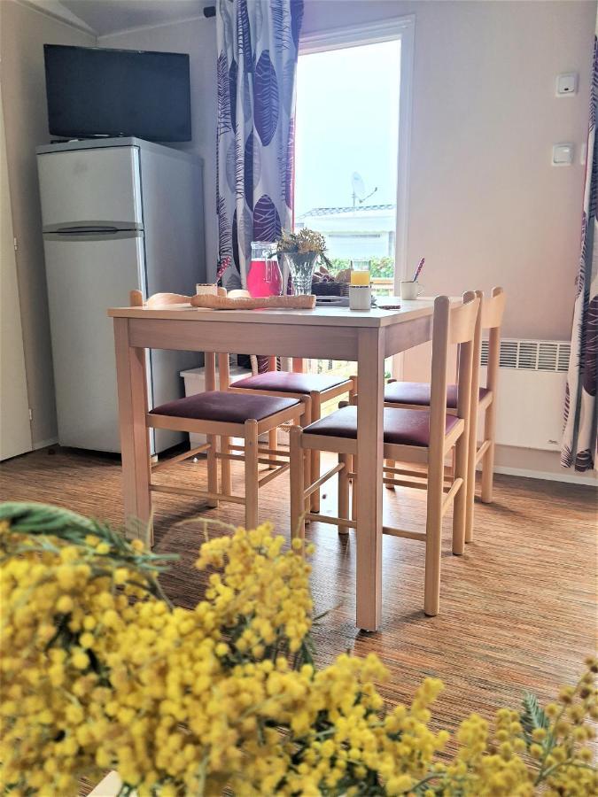 Hotel Camping Le Clos Des Pins Saint-Hilaire-de-Riez Esterno foto