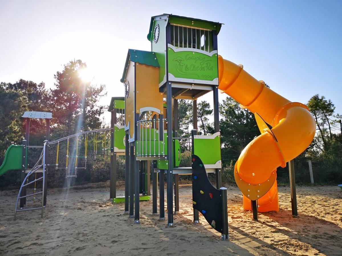 Hotel Camping Le Clos Des Pins Saint-Hilaire-de-Riez Esterno foto