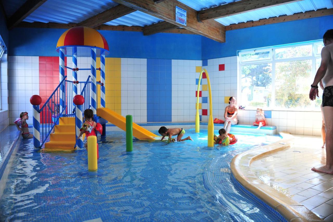 Hotel Camping Le Clos Des Pins Saint-Hilaire-de-Riez Esterno foto