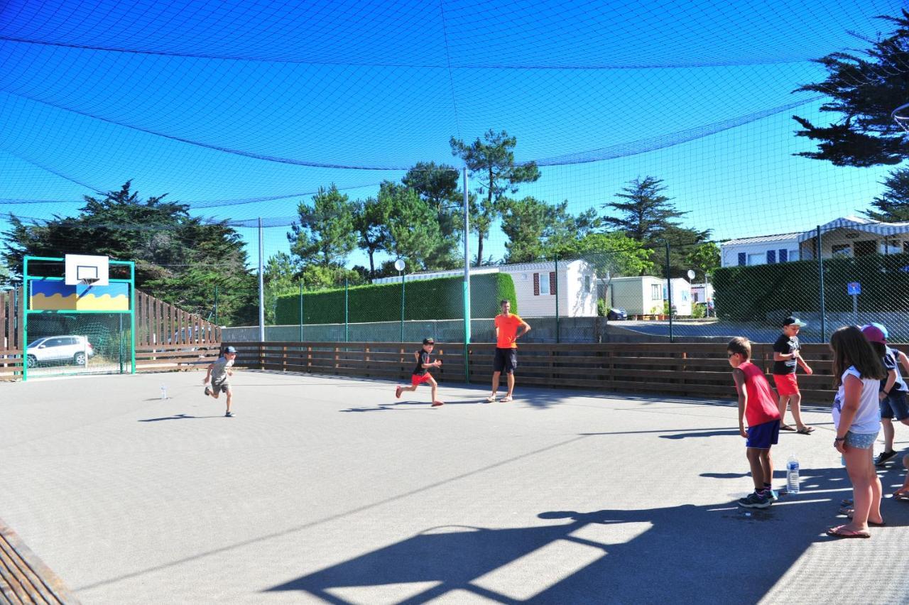 Hotel Camping Le Clos Des Pins Saint-Hilaire-de-Riez Esterno foto