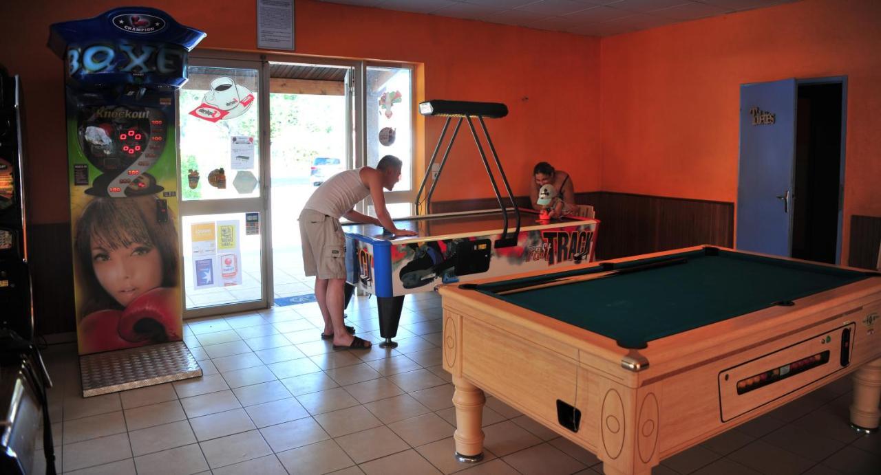 Hotel Camping Le Clos Des Pins Saint-Hilaire-de-Riez Esterno foto